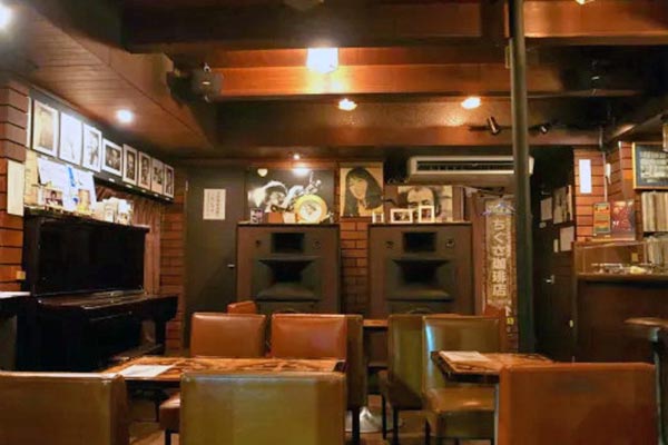 昔のちぐさを再現した店内