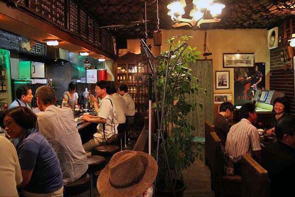 山荘の店内
