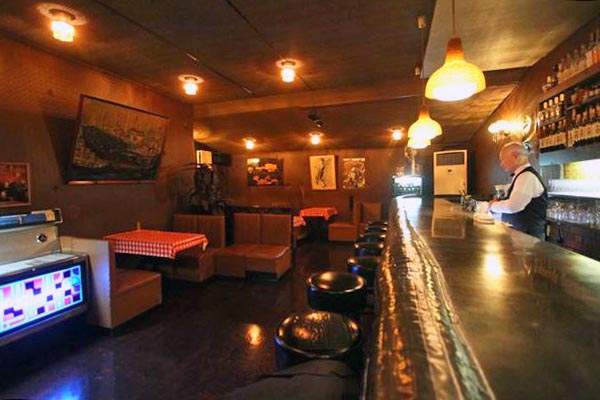 アポロの店内