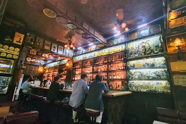 クライスラーの店内