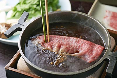牛鍋は最初から割下を入れます