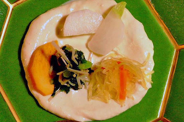 隣花苑のコース料理と原家に代々伝わる見事な器