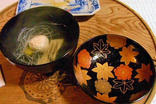 隣花苑のコース料理と原家に代々伝わる見事な器