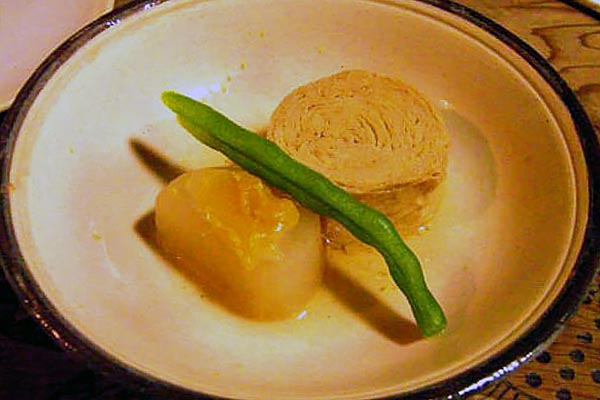 隣花苑のコース料理と原家に代々伝わる見事な器