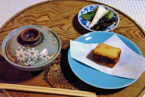 隣花苑のコース料理と原家に代々伝わる見事な器