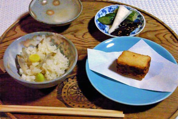 隣花苑のコース料理と原家に代々伝わる見事な器