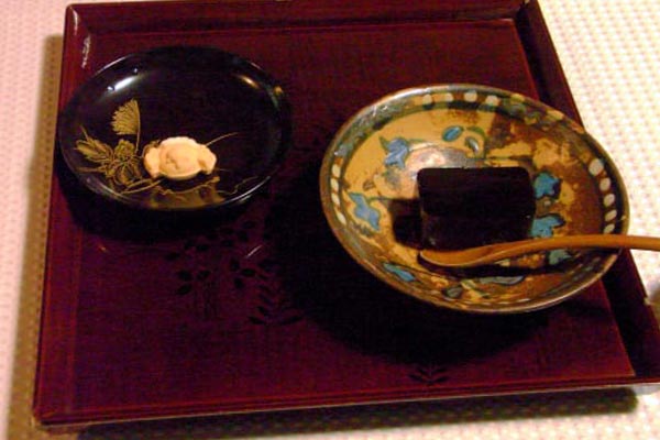 隣花苑のコース料理と原家に代々伝わる見事な器