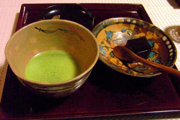 隣花苑のコース料理と原家に代々伝わる見事な器