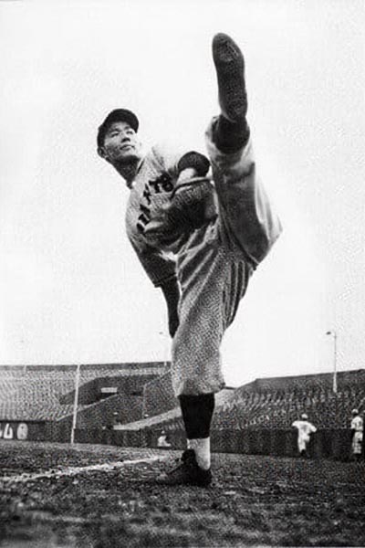 不滅の大投手 沢村栄治の豪快なピッチングフォーム