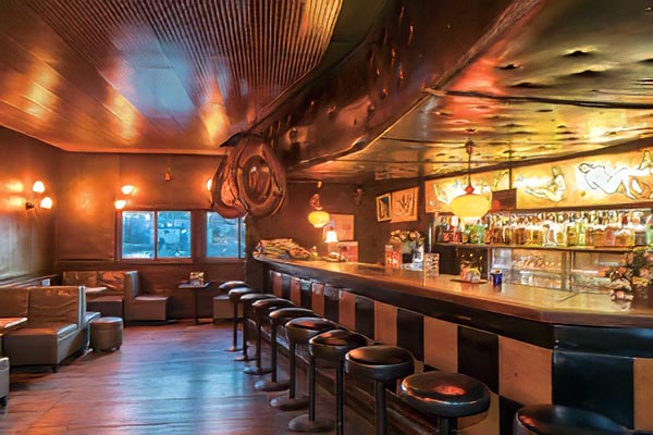 1954年オープン時からまったく変わっていないスターダストの内観