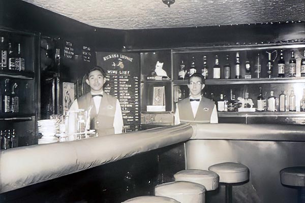 1962年（昭和37年）頃のバーカウンター