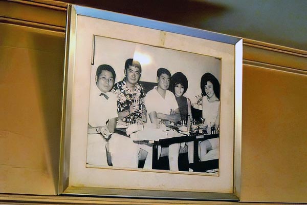 オーナーの小倉昭二さん、石原慎太郎、石原裕次郎、浅丘ルリ子、謎の美女