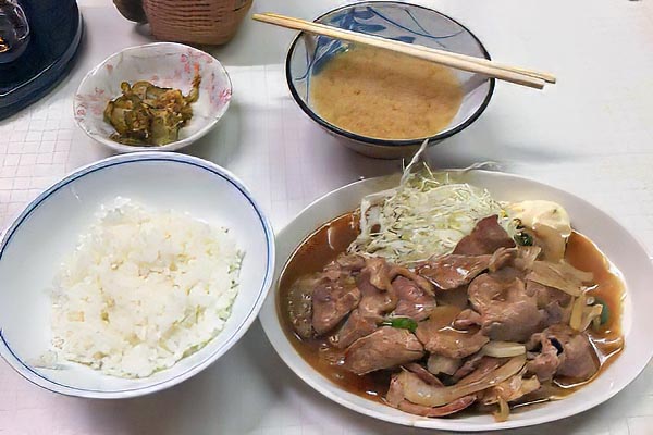 豚の生姜焼き定食 800円　しじみのお味噌汁が最高です！