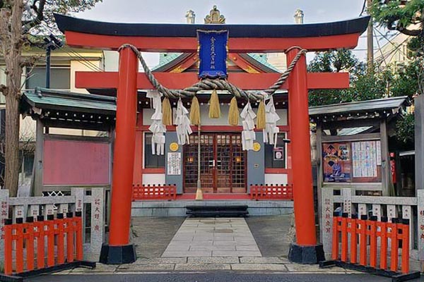 横浜橋商店街１本裏通りにある金刀比羅大鷲神社（ことひら・おおとりじんじゃ）