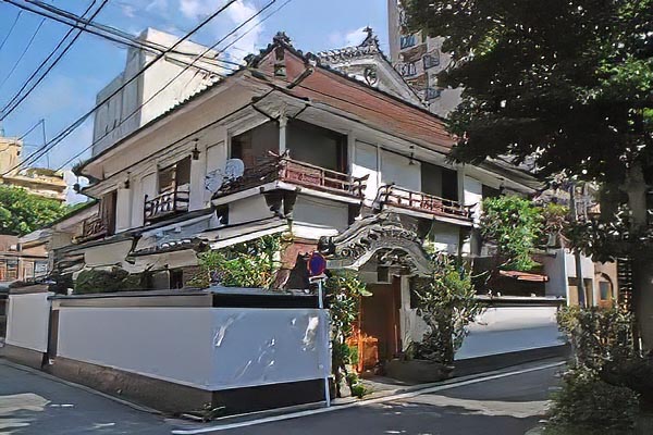 永真遊廓の名残を感じさせる建物
